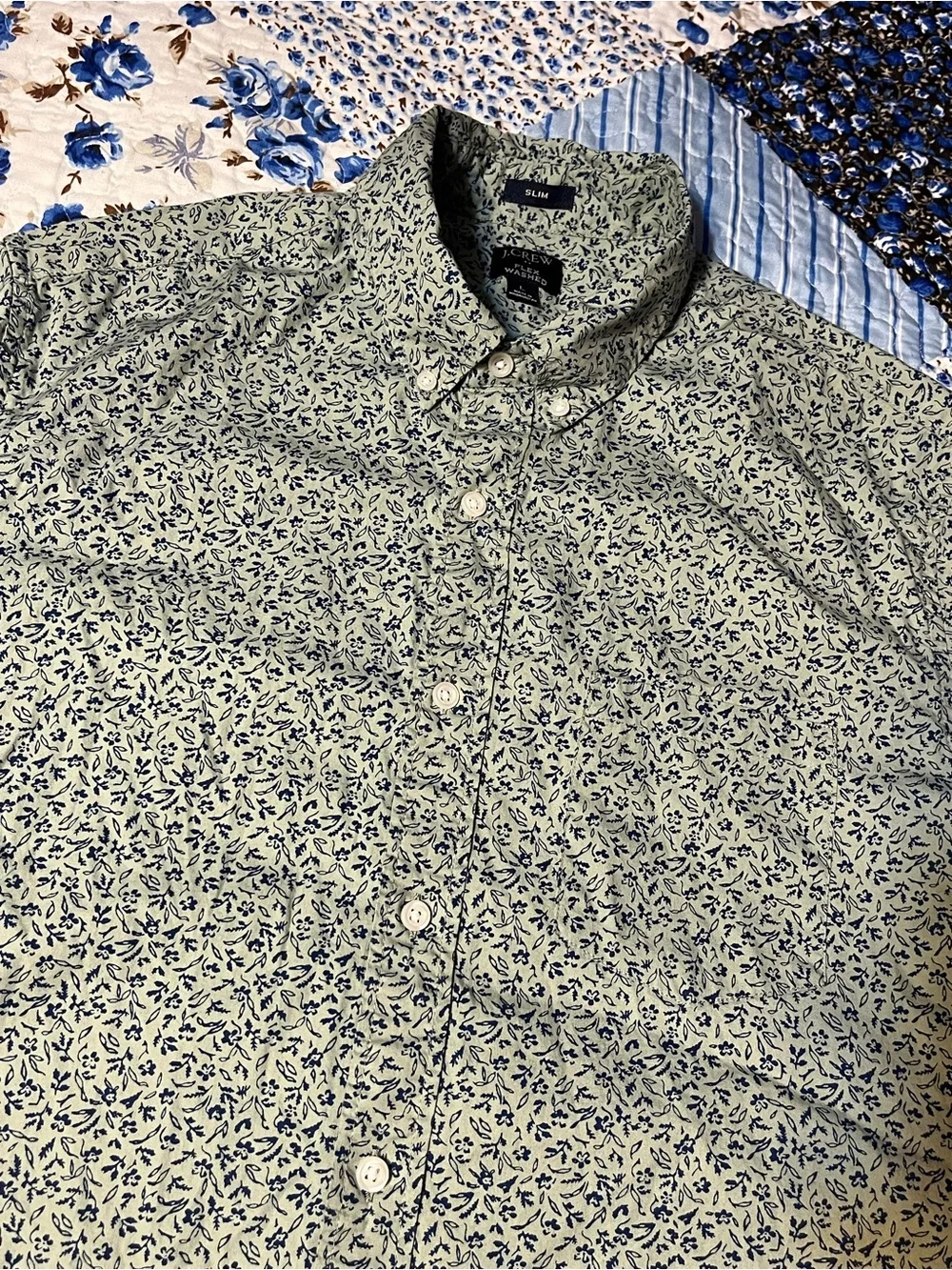 J. Crew Slim Button-Down Shirt in Light Green with Navy Floral Mens Large
